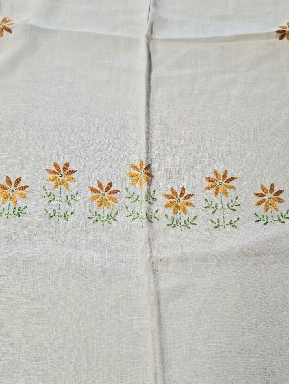 Vintage 30s-40s Embroidered Linen Daisy Tablecloth & Napkin Set